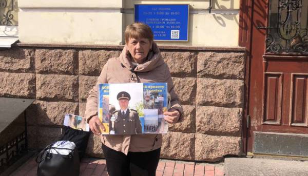 Диригент військового оркестру 12-ї маріупольської бригади Нацгвардії Іван Лужний визволений з полону. 11