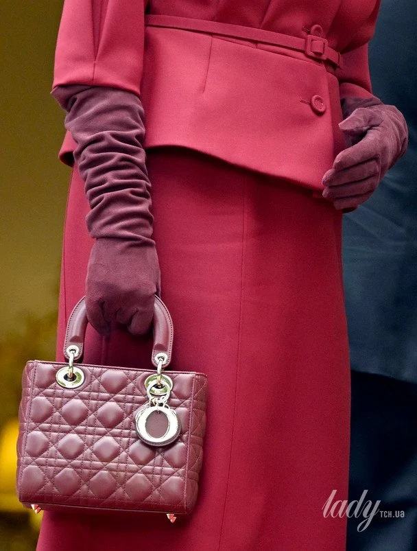Lady Dior: знаменитості, які обожнюють цю сумку, як і принцеса Діана 12 Сумка королеви Матильди / © Getty Images