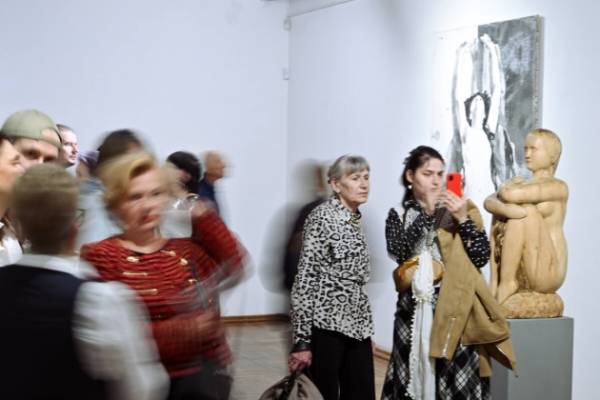 У Львові презентовано виставку, де вперше зібрано твори трьох відомих українських художників. 9 У Львові презентовано виставку, де вперше зібрано твори трьох відомих українських художників. 9