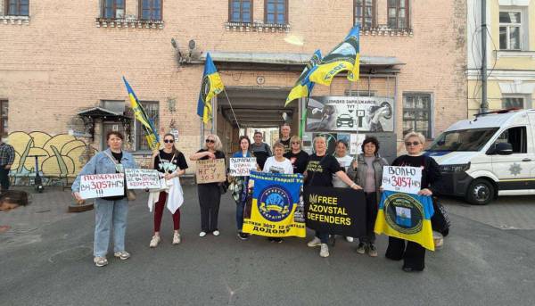 Диригент військового оркестру 12-ї маріупольської бригади Нацгвардії Іван Лужний визволений з полону. 10