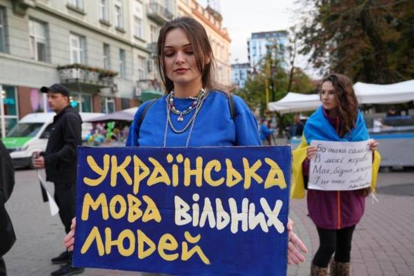 Мер Івано-Франківська повідомив про успіхи ініціативи: "мовних патрулів" більше не існує 15