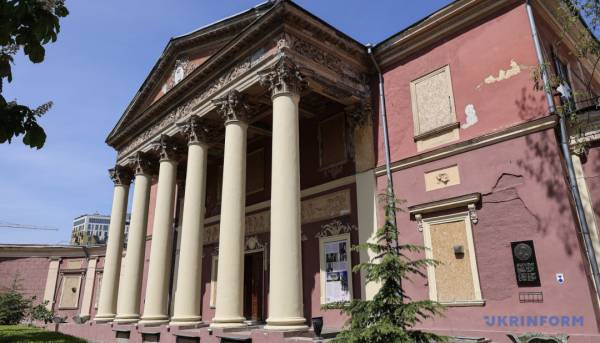 Галерея, яку відвідують як люди, так і небесні створіння 28 Галерея, яку відвідують як люди, так і небесні створіння 28