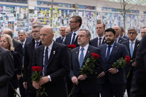 Зеленський та Рютте вшанували пам’ять загиблих українських військових у Києві 17 Зеленський та Рютте вшанували пам’ять загиблих українських військових у Києві 17