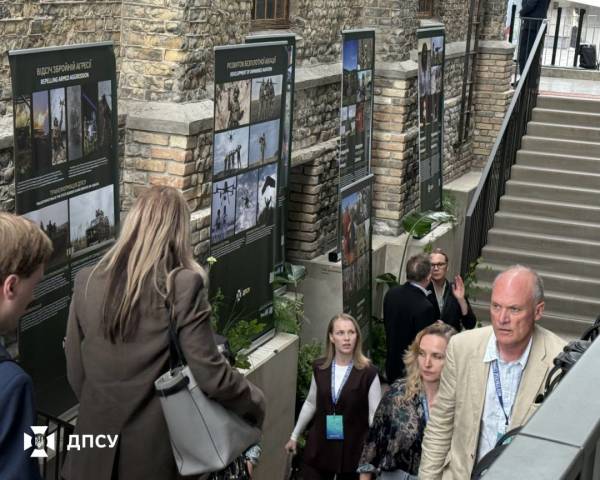Нову фотовиставку, що вшановує українських прикордонників, презентували в Латвії. 10 Нову фотовиставку, що вшановує українських прикордонників, презентували в Латвії. 10