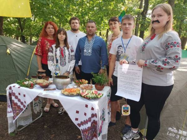 Протягом сезону варто вжити 12 тарілок козацького борщу. 12 Протягом сезону варто вжити 12 тарілок козацького борщу. 12