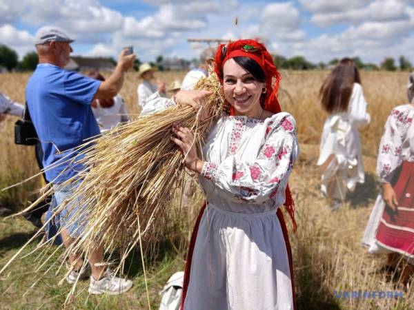 «Зажинки»: перші зібрані збіжжя відклали для різдвяного дідуха 22 «Зажинки»: перші зібрані збіжжя відклали для різдвяного дідуха 22