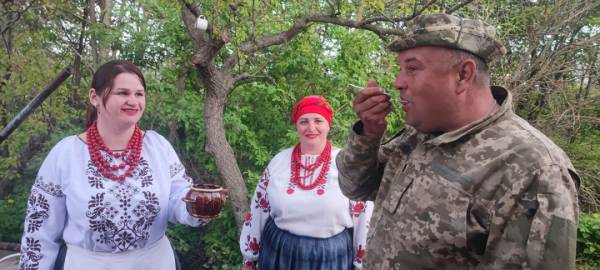На городі кущ бузини – на столі бузиновий напій. 13 На городі кущ бузини – на столі бузиновий напій. 13