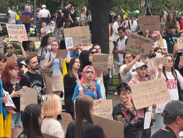 Київ та інші міста шостий день охоплені протестними акціями 17 Київ та інші міста шостий день охоплені протестними акціями 17