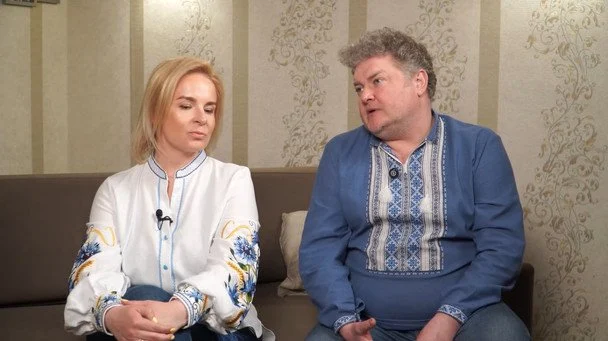 "Справжній вибух енергії!": Назар Задніпровський відверто розповів про докори та критику від дружини 3 Nazar Zadniprovskyi with his wife / © screenshot from video