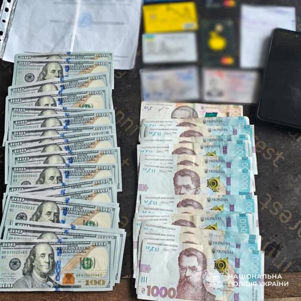 Правоохоронні органи виявили групу осіб, що виготовляла фальшиві документи для ухилення від військової служби, які походять з однієї з держав Кавказького регіону. 9 Правоохоронні органи виявили групу осіб, що виготовляла фальшиві документи для ухилення від військової служби, які походять з однієї з держав Кавказького регіону. 9