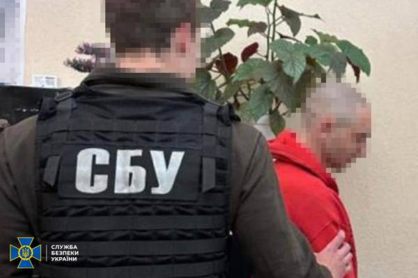 Служба безпеки України затримала трьох осіб, які займалися реєстрацією терміналів Starlink для російських громадян. 7 Служба безпеки України затримала трьох осіб, які займалися реєстрацією терміналів Starlink для російських громадян. 7