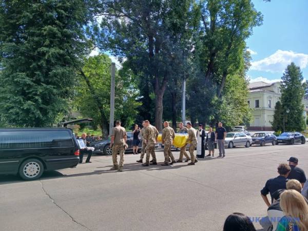 Прощання з комунікаційницею УДО Валентиною Савіцькою, яка загинула під час обстрілу РФ, відбулося у Києві. 36
