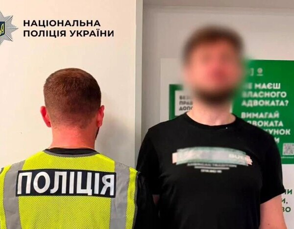 Напад з ножем на сусіда в готелі: у Києві затримано мешканця Дніпра