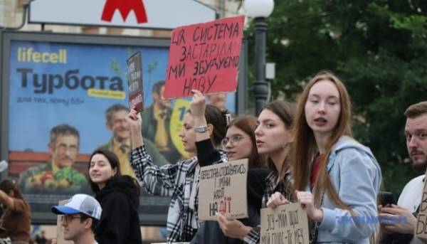 Київ та інші міста шостий день охоплені протестними акціями