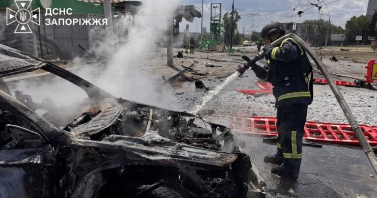 "Вибрались, а заправка палає": свідок про перші миті після нападу на Запоріжжя 5 "Вибрались, а заправка палає": свідок про перші миті після нападу на Запоріжжя 5