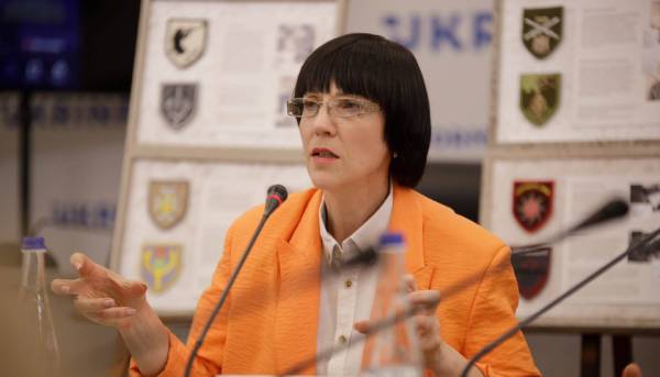 Рекорд України: найбільший вишитий шеврон «Битва за Київ» зафіксовано у реєстрі 16 Рекорд України: найбільший вишитий шеврон «Битва за Київ» зафіксовано у реєстрі 16