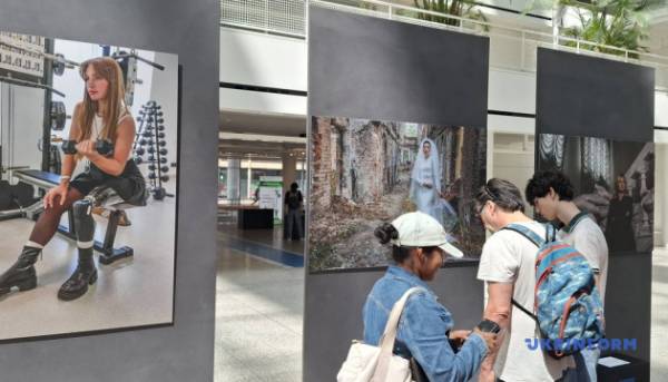 Виставка фотографій Говарда Баффета, присвячена незламності українського народу, розпочала роботу в Гаазі.