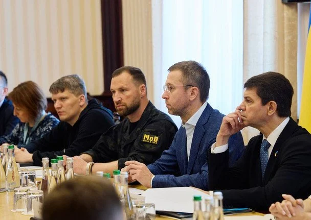 Україна може отримати ракети до "Петріот" раніше: нові угоди зі Сполученими Штатами 3 Переговори уряду з Raytheon в Україні / Фото: t.me/Koretskyi_official