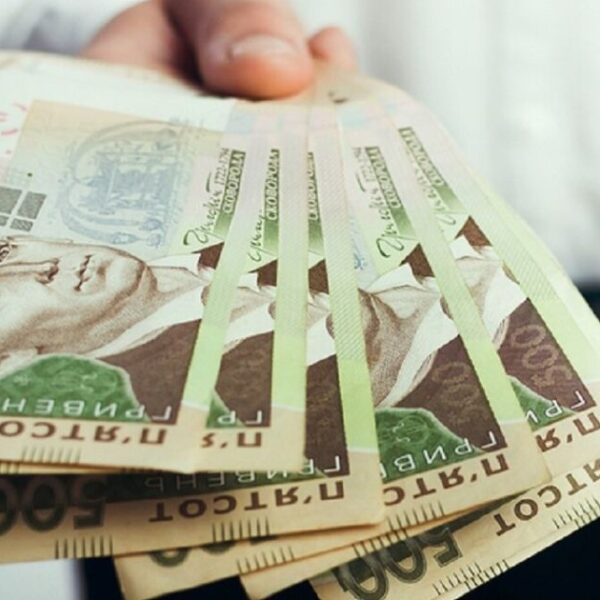 Українцям на картку можуть зарахувати додатково 3100 гривень: хто отримає цю допомогу