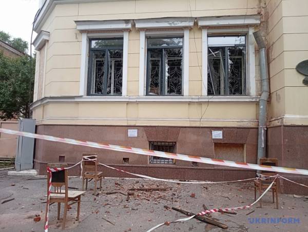 У Харківському художньому музеї оновили інформацію щодо збитків, завданих полотнам внаслідок атаки РФ. 8 У Харківському художньому музеї оновили інформацію щодо збитків, завданих полотнам внаслідок атаки РФ. 8