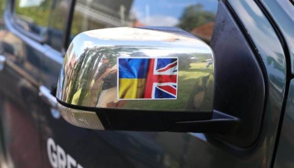 Британські аграрії надіслали українським оборонцям двадцять автомобілів підвищеної прохідності, пристрої для генерації електроенергії та медикаменти.