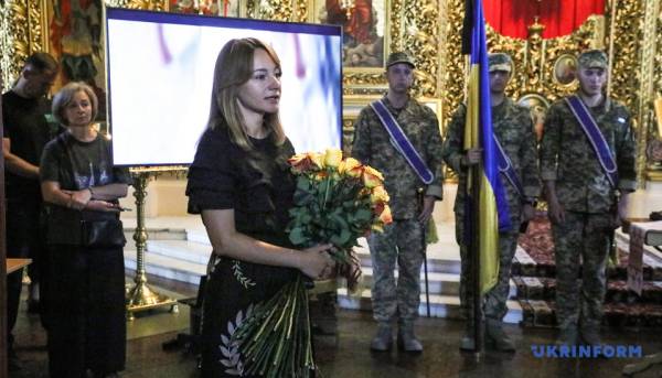 Прощання з комунікаційницею УДО Валентиною Савіцькою, яка загинула під час обстрілу РФ, відбулося у Києві. 34
