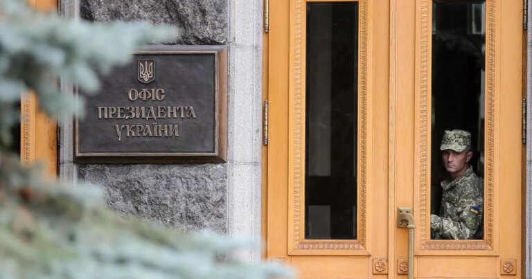 На Банковій berlangsung malam menentukan: di Kantor Presiden sedang menyiapkan pernyataan resmi 9 На Банковій berlangsung malam menentukan: di Kantor Presiden sedang menyiapkan pernyataan resmi 6