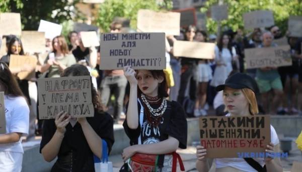 Другий день протестів: у Києві та інших містах люди виступили на підтримку Федорова 8