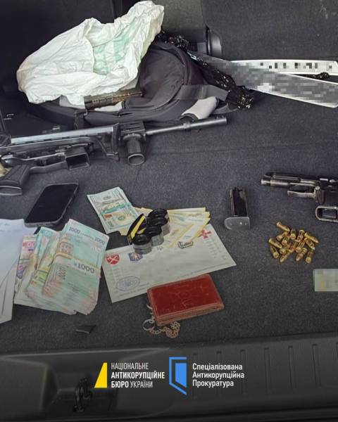 1 мільйон, щоб уникнути екстрадиції до Росії: НАБУ та САП повідомили про підозру чоловіку, який вимагав хабар 8