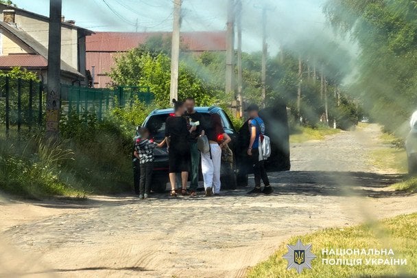Дітей голодували, отримували тілесні ушкодження і були продані за гроші: в Україні затримано трьох недобросовісних матерів (фото) 10 В Україні затримали трьох матерів / © Національна поліція України