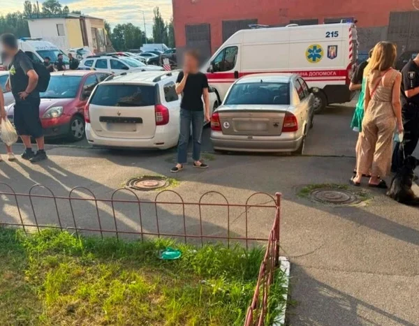ПОРТАЛ новин 96 У Києві 19-річний молодик поранив ножем трьох людей: нападнику загрожує до 15 років