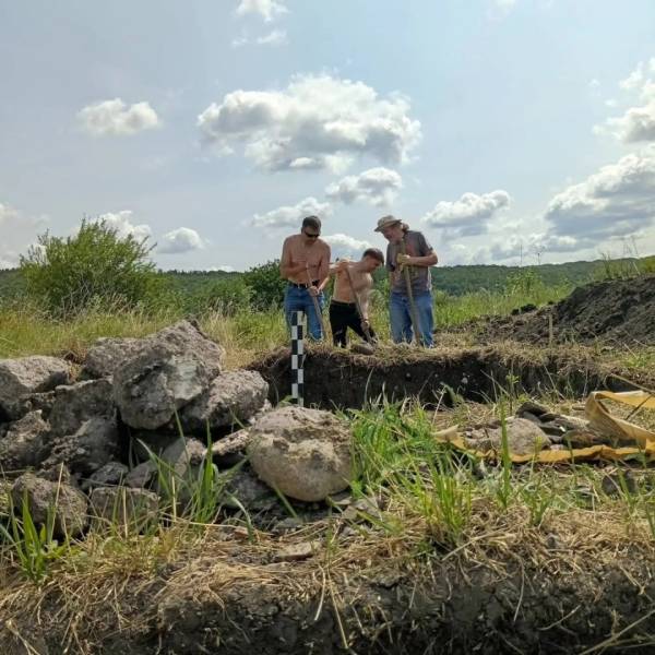 Археологи знайшли неподалік Галича залишки дерев'яної конструкції та срібник з Угорщини, датований ХІІІ століттям. 7 Археологи знайшли неподалік Галича залишки дерев'яної конструкції та срібник з Угорщини, датований ХІІІ століттям. 7