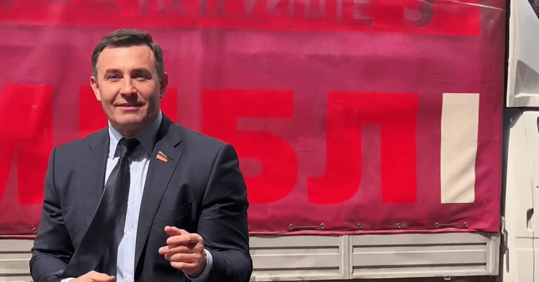 Сміттями облили Миколу Тищенка у Києві: хто напав на народного депутата 14 Сміттями облили Миколу Тищенка у Києві: хто напав на народного депутата 6