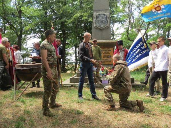 На Вінниччині створили могилу для козацького полковника Данила Нечая 9