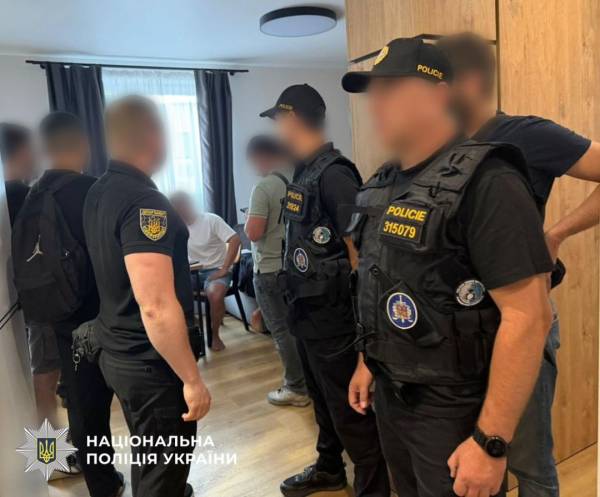 Правоохоронні органи України та Чехії виявили шахрайську схему, яка використовувалася для обману іноземців. 10