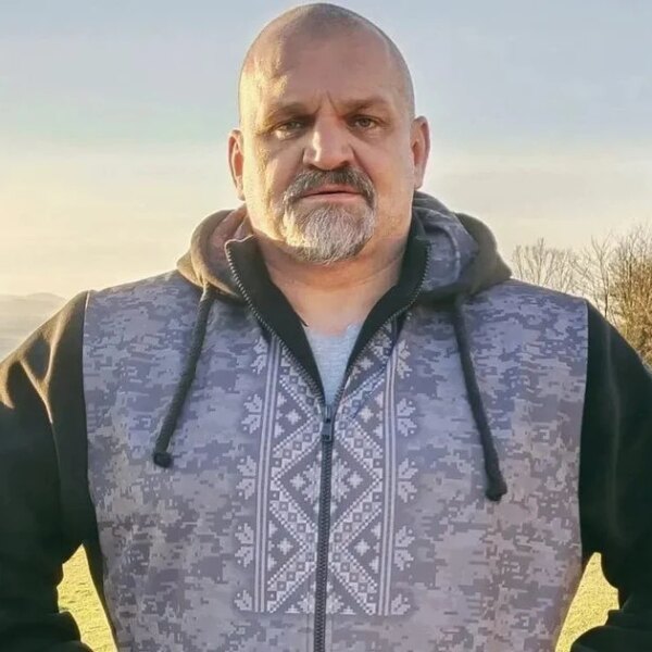 Василь Вірастюк продемонстрував свою на 11 років молодшу кохану, яка подарувала йому двох синів.
