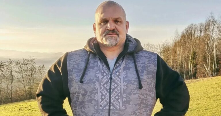 Василь Вірастюк продемонстрував свою на 11 років молодшу кохану, яка подарувала йому двох синів. 10 Василь Вірастюк продемонстрував свою на 11 років молодшу кохану, яка подарувала йому двох синів. 9