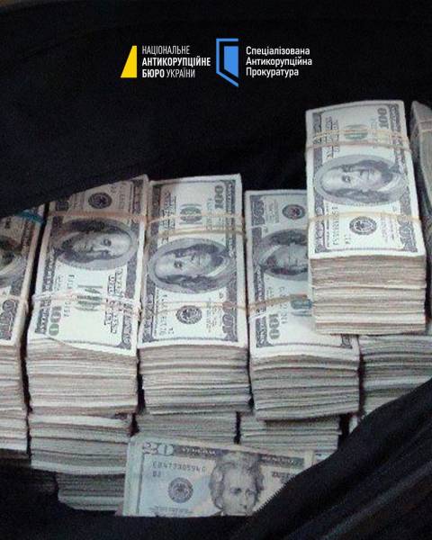 Чиновника Збройних Сил України підозрюють у отриманні 2 мільйонів доларів за дозвіл на будівництво житла для військовослужбовців. 6 Чиновника Збройних Сил України підозрюють у отриманні 2 мільйонів доларів за дозвіл на будівництво житла для військовослужбовців. 6