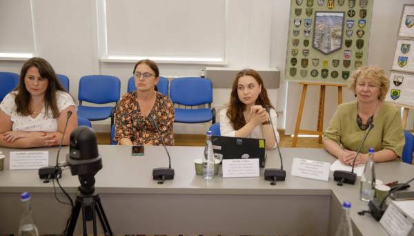 Рекорд України: найбільший вишитий шеврон «Битва за Київ» зафіксовано у реєстрі 17 Рекорд України: найбільший вишитий шеврон «Битва за Київ» зафіксовано у реєстрі 17