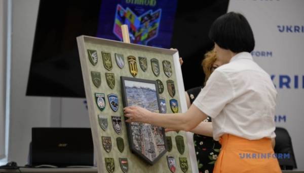 Рекорд України: найбільший вишитий шеврон «Битва за Київ» зафіксовано у реєстрі