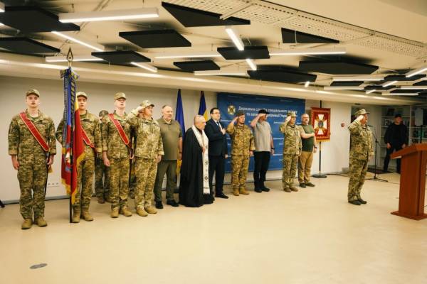 Буданов привітав новоспечених фахівців Інституту спецзв'язку, наголосивши, що кіберзахисники є такими ж важливими, як і бійці на передовій. 6