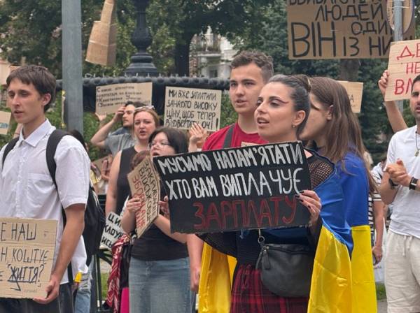 Київ та інші міста шостий день охоплені протестними акціями 18 Київ та інші міста шостий день охоплені протестними акціями 18