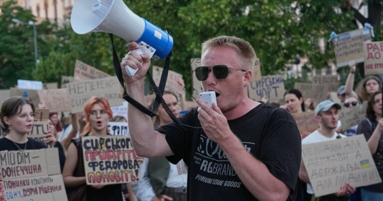 У Києві та інших містах уже п'ятий день поспіль не вщухають мітинги (фото, відео) 1 У Києві та інших містах уже п'ятий день поспіль не вщухають мітинги (фото, відео) 1
