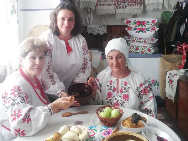 На городі кущ бузини – на столі бузиновий напій. 18 На городі кущ бузини – на столі бузиновий напій. 18