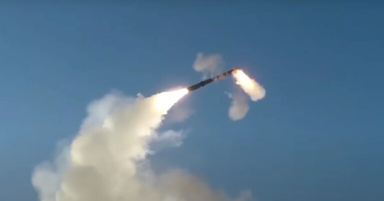 Росія знала, куди завдавати ударів: з'явилися нові деталі атаки на виставковий центр на Київщині 21