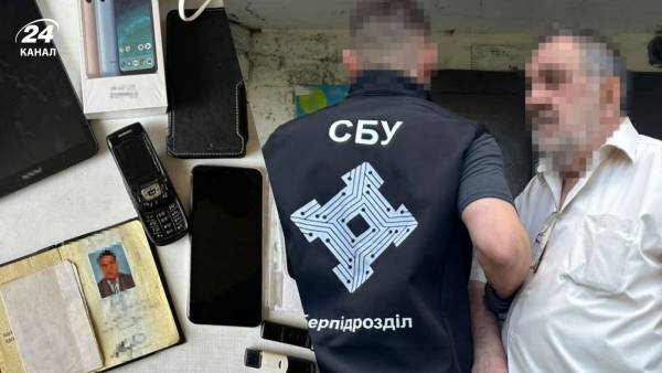 Служба безпеки України виявила в Херсоні добре законспірованого агента ФСБ, котрий корегував обстріли міста. 5