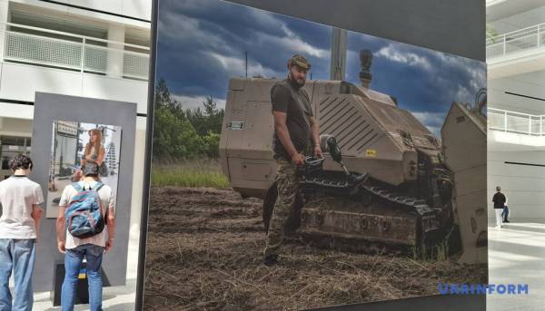Виставка фотографій Говарда Баффета, присвячена незламності українського народу, розпочала роботу в Гаазі. 13