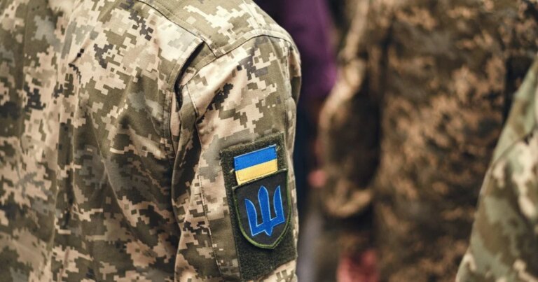 У територіальному центрі комплектування пояснили затримання журналіста Євгенія Шульгата: що відомо 1 У територіальному центрі комплектування пояснили затримання журналіста Євгенія Шульгата: що відомо 1