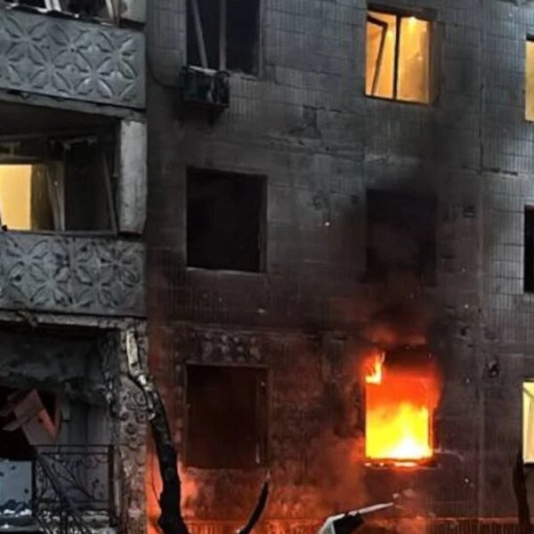 Росія вдарила по обласному центру, постраждали діти: у соцмережах повідомляють про палаючий “Епіцентр”