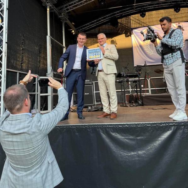 Голова Національної спілки журналістів України в Мюнхені висловив подяку німецьким журналістам за надану підтримку українським колегам. 4 Голова Національної спілки журналістів України в Мюнхені висловив подяку німецьким журналістам за надану підтримку українським колегам. 4